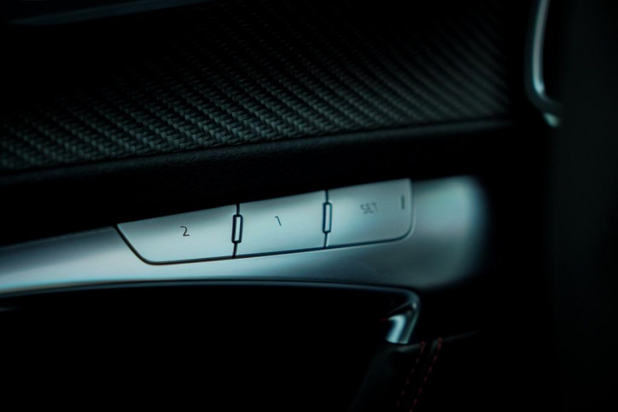 Audi A6 Avant RS 6 TFSI quattro / Pano / Dynamic+ / Keramisch / Nachtzicht / Valcona