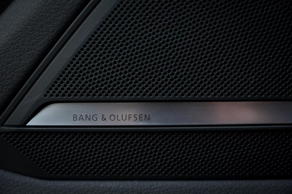 Audi A6 Avant RS 6 TFSI quattro / Pano / Dynamic+ / Keramisch / Nachtzicht / Valcona