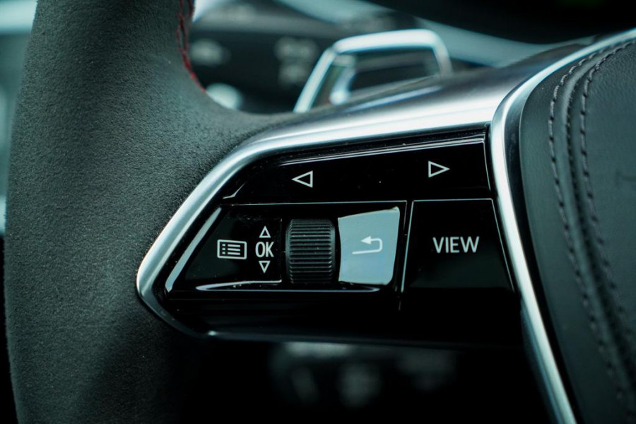 Audi A6 Avant RS 6 TFSI quattro / Pano / Dynamic+ / Keramisch / Nachtzicht / Valcona