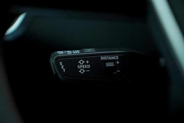 Audi A6 Avant RS 6 TFSI quattro / Pano / Dynamic+ / Keramisch / Nachtzicht / Valcona