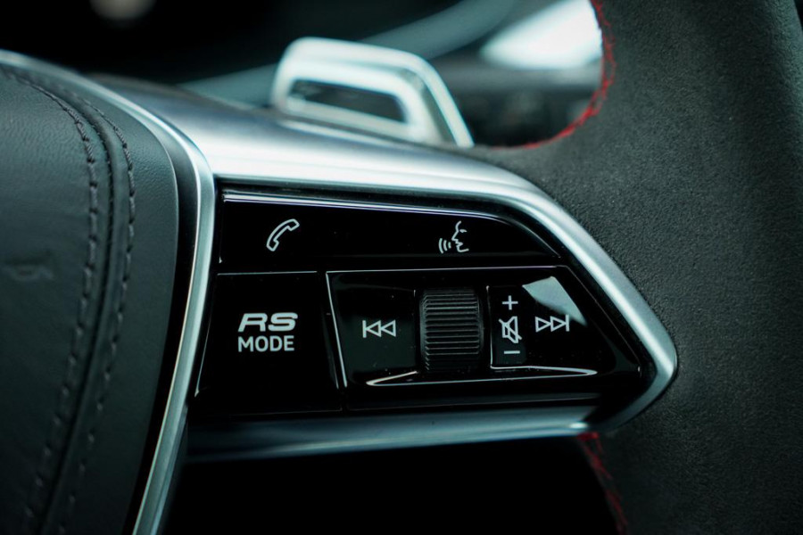 Audi A6 Avant RS 6 TFSI quattro / Pano / Dynamic+ / Keramisch / Nachtzicht / Valcona