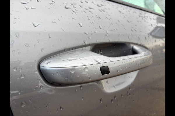 Kia Niro 1.6 GDi Hybrid ExecutiveLine Automaat | Elektrische Geheugenstoelen | Leder | Camera | Cruise | Sensoren | Stoelverwaming & Verkoeling |