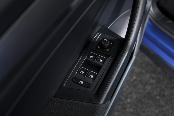 Volkswagen T-Roc 1.5 TSI 150 PK Style - Automaat | Adapt.Cruise | PDC | NAV+App.Connect | Auto.Airco | LM 17" |