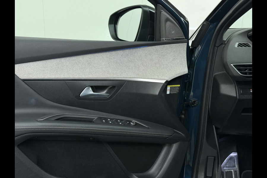 Peugeot 3008 1.6 HYbrid4 300 GT Pack Business VAN: €30.900,- VOOR: €28.330,- UW EINDEJAARSVOORDEEL: €2.570,- | BLACK PACK | PANO DAK | APPLE CARPLAY / ANDROID AUTO | AFN. TREKHAAK | FOCAL AUDIO | 300 PK! | MEM. STOEL MET MASSAGE |
