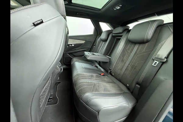 Peugeot 3008 1.6 HYbrid4 300 GT Pack Business VAN: €30.900,- VOOR: €28.330,- UW EINDEJAARSVOORDEEL: €2.570,- | BLACK PACK | PANO DAK | APPLE CARPLAY / ANDROID AUTO | AFN. TREKHAAK | FOCAL AUDIO | 300 PK! | MEM. STOEL MET MASSAGE |