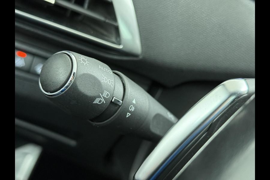 Peugeot 3008 1.6 HYbrid4 300 GT Pack Business VAN: €30.900,- VOOR: €28.330,- UW EINDEJAARSVOORDEEL: €2.570,- | BLACK PACK | PANO DAK | APPLE CARPLAY / ANDROID AUTO | AFN. TREKHAAK | FOCAL AUDIO | 300 PK! | MEM. STOEL MET MASSAGE |