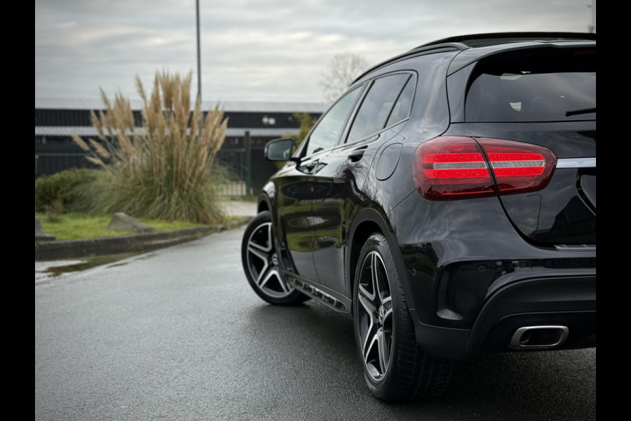 Mercedes-Benz GLA 180 AMG Panoramadak|Camera|Stoelverw.|Night pakket|Keyless-Go|