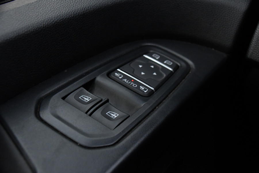 Renault Trafic 2.0 dCi 150 T30 L2H1 Luxe Camera, Cruise, Carplay, Automaat, 2 x Schuifdeur, Trekhaak, Clima, LED, Sensoren, Uniek!