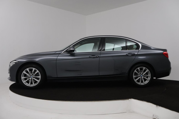 BMW 3 Serie 318i Luxury Edition (DEALER ONDERHOUDEN, PARKEERSENSOREN, NAVIGATIE, AUTOMAAT, CRUISE CONTROL)