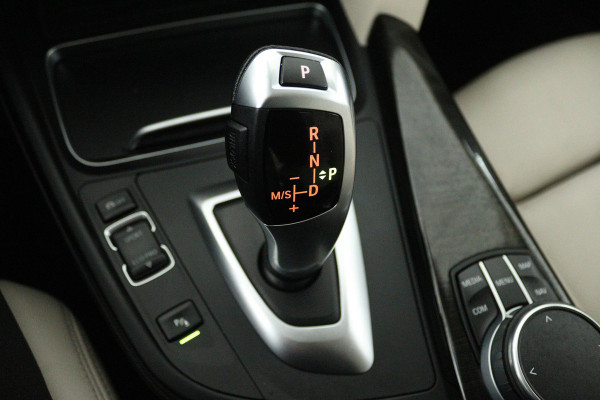 BMW 3 Serie 318i Luxury Edition (DEALER ONDERHOUDEN, PARKEERSENSOREN, NAVIGATIE, AUTOMAAT, CRUISE CONTROL)