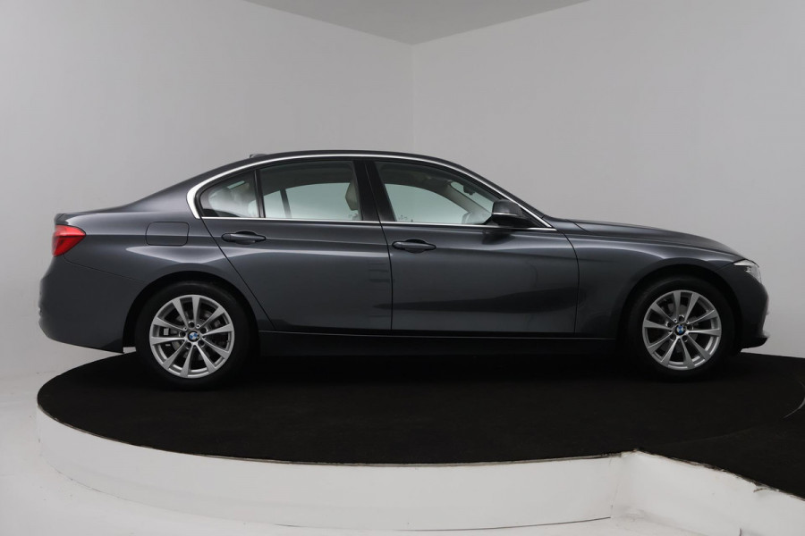 BMW 3 Serie 318i Luxury Edition (DEALER ONDERHOUDEN, PARKEERSENSOREN, NAVIGATIE, AUTOMAAT, CRUISE CONTROL)