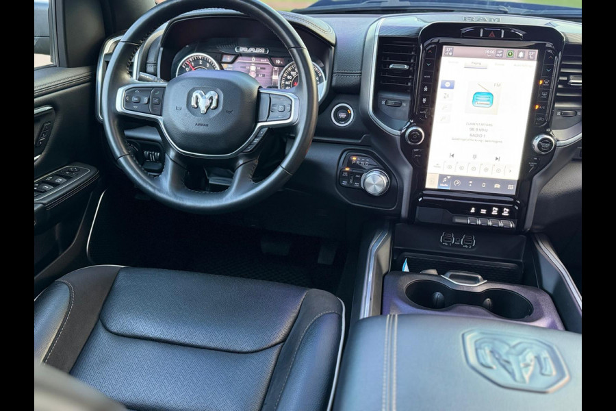 Dodge Ram 1500 5.7 V8 4x4 Laramie Night 22inch / PANO / LPG / NL-AUTO