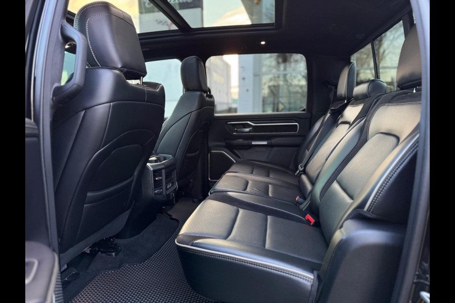 Dodge Ram 1500 5.7 V8 4x4 Laramie Night 22inch / PANO / LPG / NL-AUTO