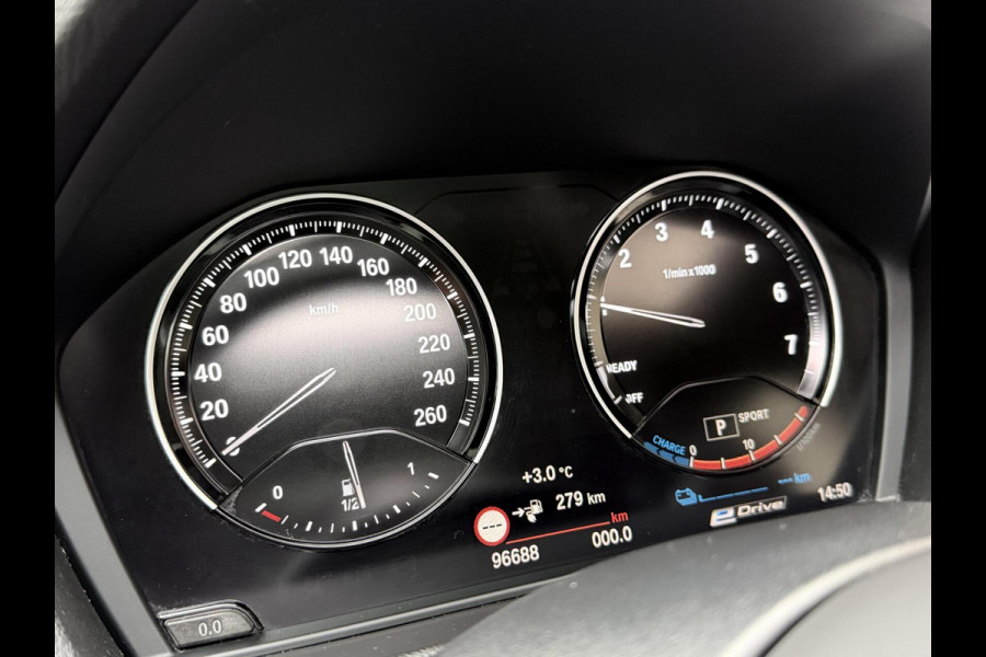 BMW X1 xDrive25e M-sport Automaat | Panoramadak | Leren bekleding | Stoelverwarming | LED verlichting | Climate & cruise control | Misa