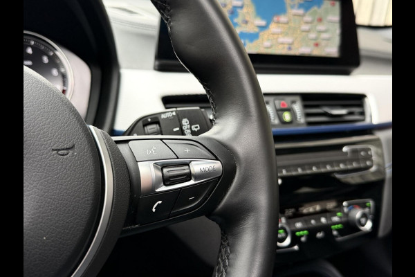 BMW X1 xDrive25e M-sport Automaat | Panoramadak | Leren bekleding | Stoelverwarming | LED verlichting | Climate & cruise control | Misa