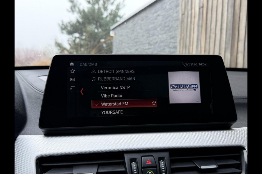 BMW X1 xDrive25e M-sport Automaat | Panoramadak | Leren bekleding | Stoelverwarming | LED verlichting | Climate & cruise control | Misa