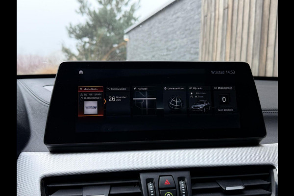 BMW X1 xDrive25e M-sport Automaat | Panoramadak | Leren bekleding | Stoelverwarming | LED verlichting | Climate & cruise control | Misa