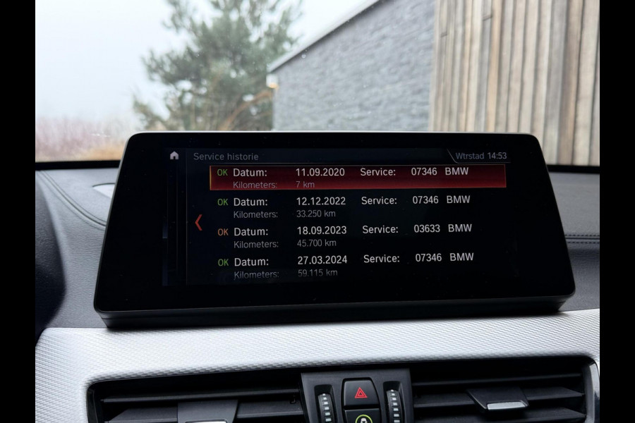 BMW X1 xDrive25e M-sport Automaat | Panoramadak | Leren bekleding | Stoelverwarming | LED verlichting | Climate & cruise control | Misa