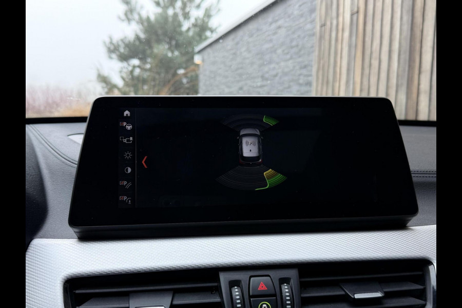 BMW X1 xDrive25e M-sport Automaat | Panoramadak | Leren bekleding | Stoelverwarming | LED verlichting | Climate & cruise control | Misa