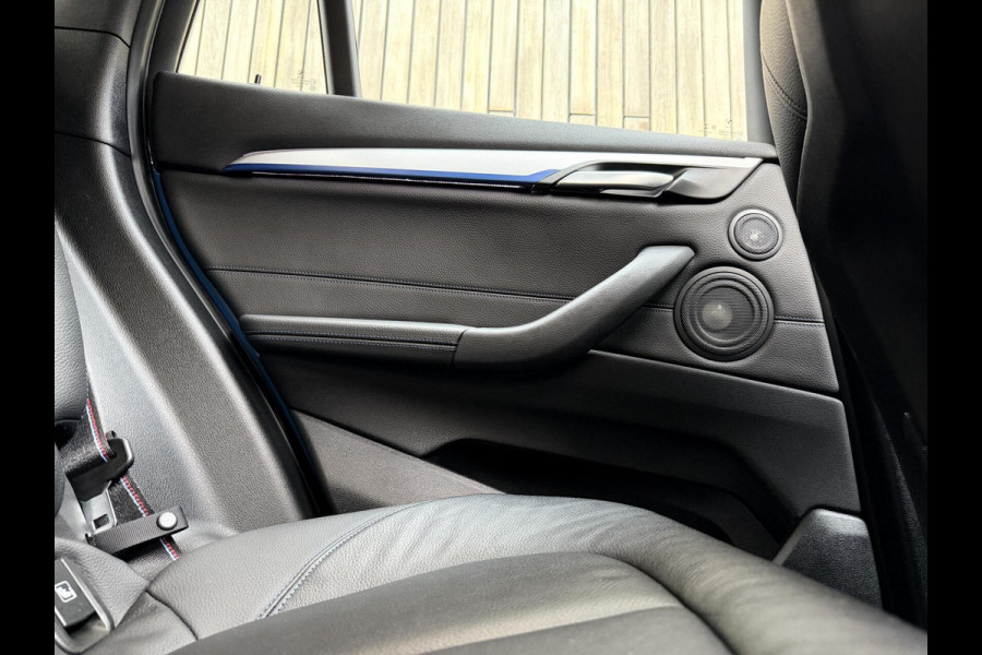 BMW X1 xDrive25e M-sport Automaat | Panoramadak | Leren bekleding | Stoelverwarming | LED verlichting | Climate & cruise control | Misa