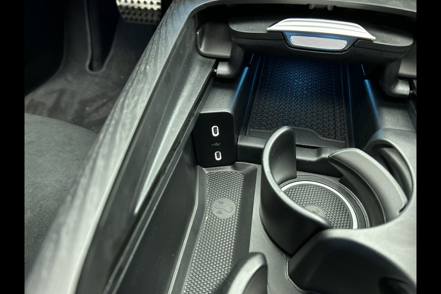 Mercedes-Benz E-Klasse 300 e Sport Edition | Nightpakket | GUARD 360° vehicle protection Plus | Panoramaschuifdak | DISTRONIC | Memorypakket | 360° camera | DIGITAL Light | MBUX Superscreen |