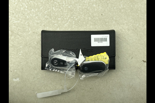 Mercedes-Benz E-Klasse 300 e Sport Edition | Nightpakket | GUARD 360° vehicle protection Plus | Panoramaschuifdak | DISTRONIC | Memorypakket | 360° camera | DIGITAL Light | MBUX Superscreen |