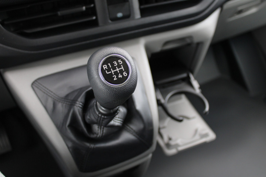 Ford Transit Custom 320 2.0 TDCI L2H1 Trend DC 136pk - 5 zits - Elek Trekhaak - LED - Stoelverwarming - Carplay/Android - Rijklaar