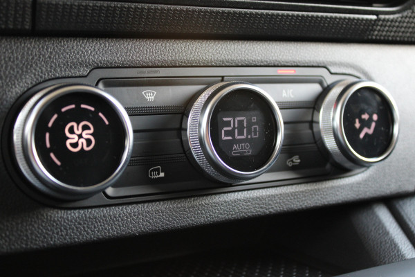 Renault Kangoo E-Tech Advance L2 44 kWh 123pk - Trekhaak - Stoelverwarming - PDC - Navi - Betimmering - LED - DAB - Cruise - Rijklaar