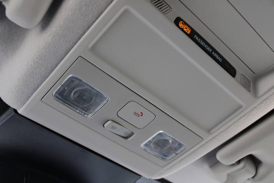 Ford Transit Custom 320 2.0 TDCI L2H1 Trend DC 136pk - 5 zits - Elek Trekhaak - LED - Stoelverwarming - Carplay/Android - Rijklaar