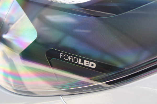 Ford Transit Custom 320 2.0 TDCI L2H1 Trend DC 136pk - 5 zits - Elek Trekhaak - LED - Stoelverwarming - Carplay/Android - Rijklaar