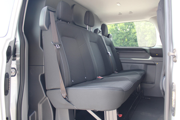 Ford Transit Custom 320 2.0 TDCI L2H1 Trend DC 136pk - 5 zits - Elek Trekhaak - LED - Stoelverwarming - Carplay/Android - Rijklaar