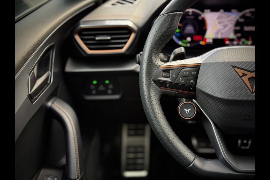 CUPRA Formentor 1.4 e-Hybrid VZ Performance Copper Style Panoramadak|Schaalstoelen|360° Camera|Stuurverw.|Keyless|