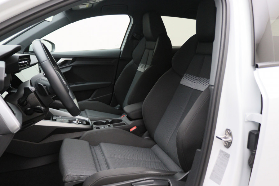 Audi A3 Sportback 45 TFSI e S edition Competition Virtual Cockpit, Standkachel, Cruise, Navigatie, Bluetooth, Climate, PDC, 19''