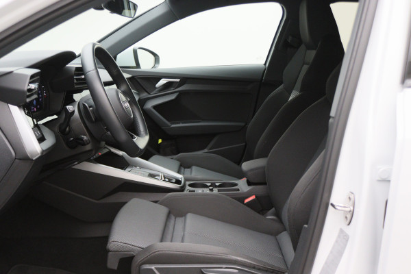 Audi A3 Sportback 45 TFSI e S edition Competition Virtual Cockpit, Standkachel, Cruise, Navigatie, Bluetooth, Climate, PDC, 19''