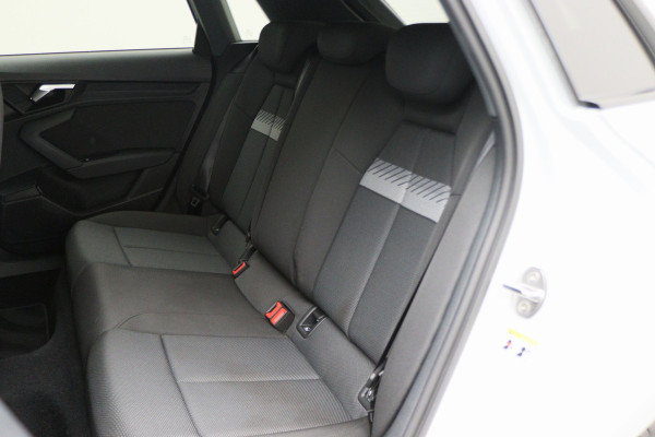 Audi A3 Sportback 45 TFSI e S edition Competition Virtual Cockpit, Standkachel, Cruise, Navigatie, Bluetooth, Climate, PDC, 19''