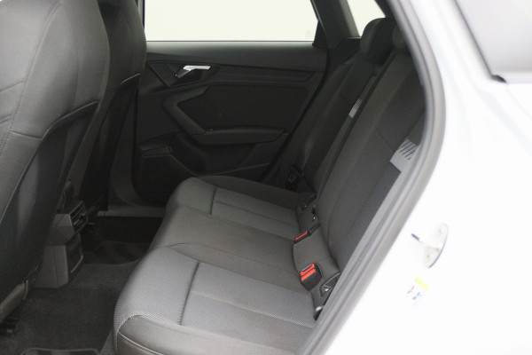Audi A3 Sportback 45 TFSI e S edition Competition Virtual Cockpit, Standkachel, Cruise, Navigatie, Bluetooth, Climate, PDC, 19''