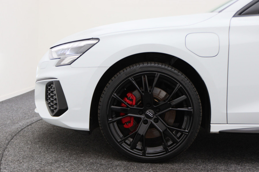 Audi A3 Sportback 45 TFSI e S edition Competition Virtual Cockpit, Standkachel, Cruise, Navigatie, Bluetooth, Climate, PDC, 19''