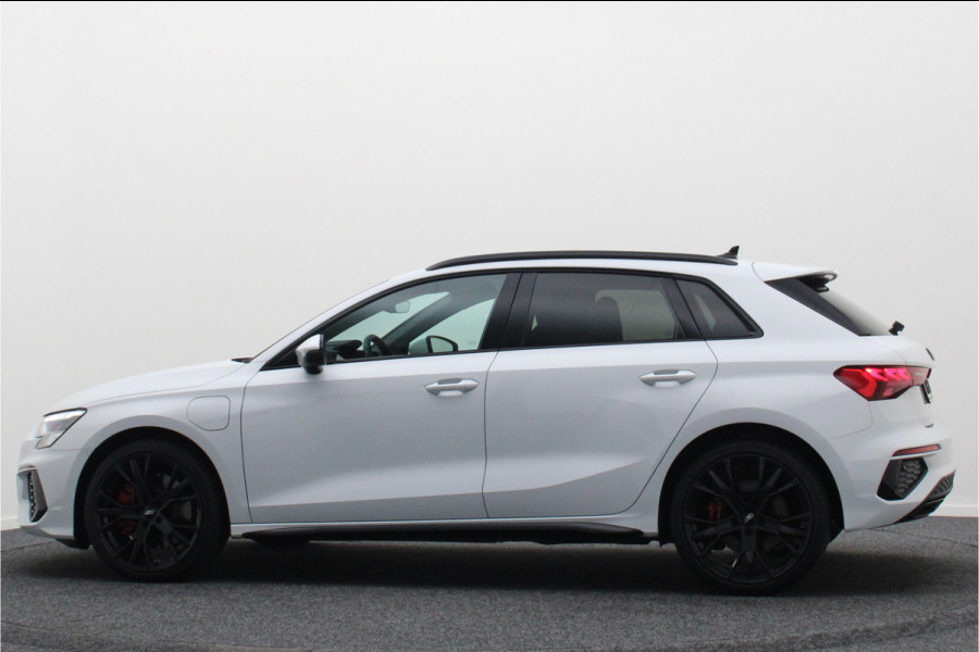 Audi A3 Sportback 45 TFSI e S edition Competition Virtual Cockpit, Standkachel, Cruise, Navigatie, Bluetooth, Climate, PDC, 19''