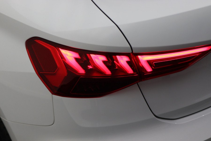 Audi A3 Sportback 45 TFSI e S edition Competition Virtual Cockpit, Standkachel, Cruise, Navigatie, Bluetooth, Climate, PDC, 19''