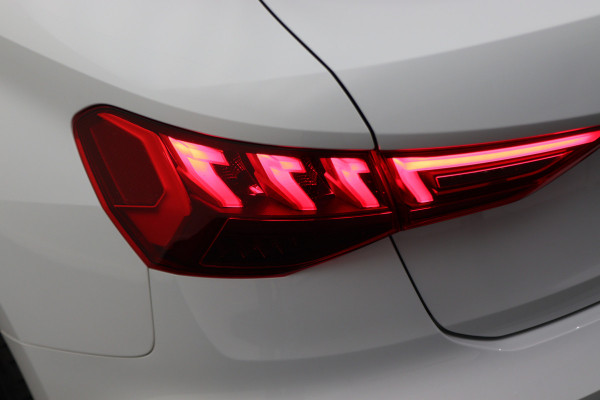 Audi A3 Sportback 45 TFSI e S edition Competition Virtual Cockpit, Standkachel, Cruise, Navigatie, Bluetooth, Climate, PDC, 19''