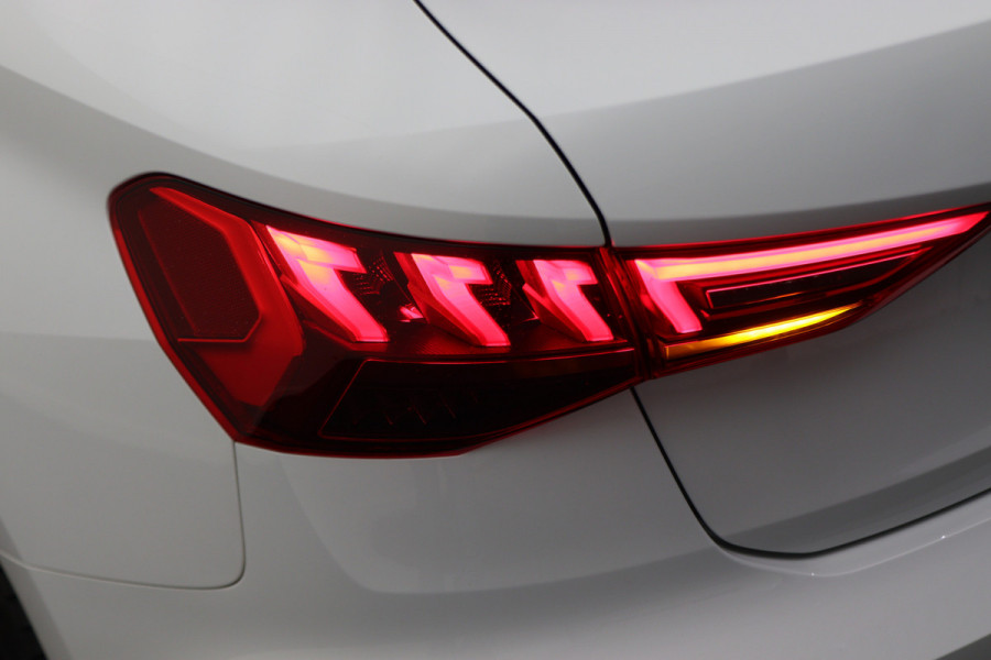 Audi A3 Sportback 45 TFSI e S edition Competition Virtual Cockpit, Standkachel, Cruise, Navigatie, Bluetooth, Climate, PDC, 19''