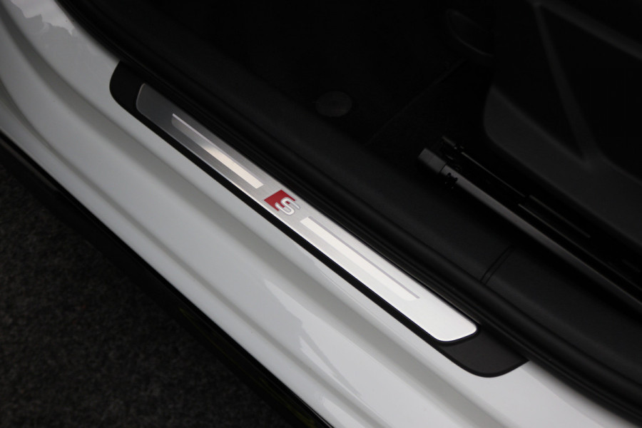 Audi A3 Sportback 45 TFSI e S edition Competition Virtual Cockpit, Standkachel, Cruise, Navigatie, Bluetooth, Climate, PDC, 19''