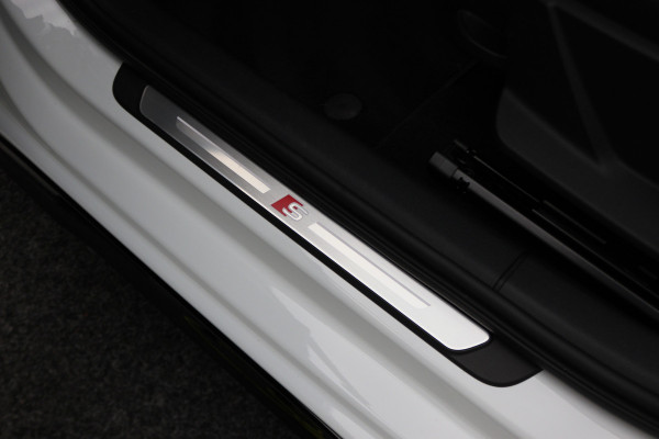 Audi A3 Sportback 45 TFSI e S edition Competition Virtual Cockpit, Standkachel, Cruise, Navigatie, Bluetooth, Climate, PDC, 19''