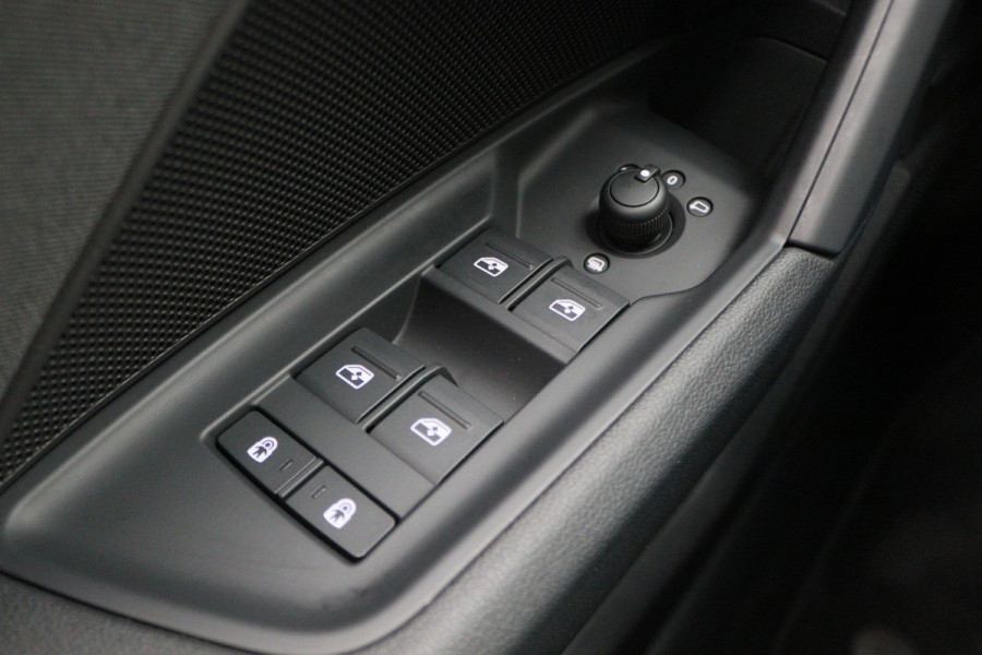 Audi A3 Sportback 45 TFSI e S edition Competition Virtual Cockpit, Standkachel, Cruise, Navigatie, Bluetooth, Climate, PDC, 19''