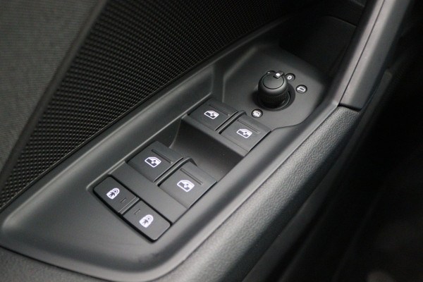 Audi A3 Sportback 45 TFSI e S edition Competition Virtual Cockpit, Standkachel, Cruise, Navigatie, Bluetooth, Climate, PDC, 19''