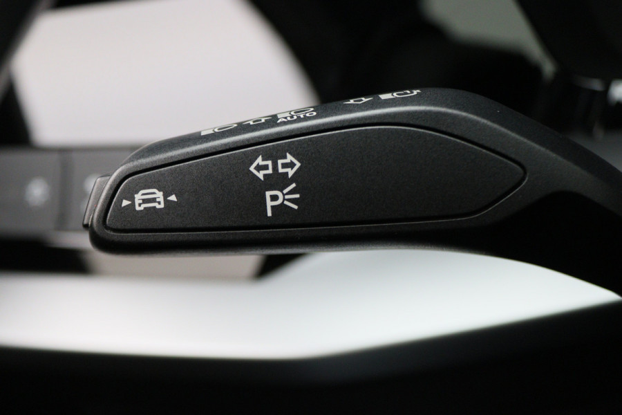 Audi A3 Sportback 45 TFSI e S edition Competition Virtual Cockpit, Standkachel, Cruise, Navigatie, Bluetooth, Climate, PDC, 19''