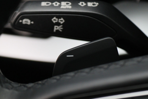 Audi A3 Sportback 45 TFSI e S edition Competition Virtual Cockpit, Standkachel, Cruise, Navigatie, Bluetooth, Climate, PDC, 19''