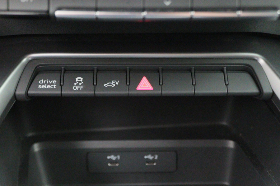 Audi A3 Sportback 45 TFSI e S edition Competition Virtual Cockpit, Standkachel, Cruise, Navigatie, Bluetooth, Climate, PDC, 19''
