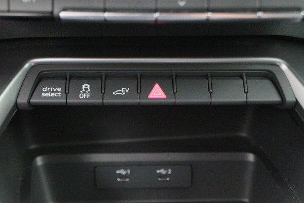 Audi A3 Sportback 45 TFSI e S edition Competition Virtual Cockpit, Standkachel, Cruise, Navigatie, Bluetooth, Climate, PDC, 19''