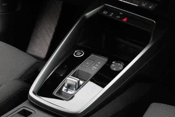 Audi A3 Sportback 45 TFSI e S edition Competition Virtual Cockpit, Standkachel, Cruise, Navigatie, Bluetooth, Climate, PDC, 19''
